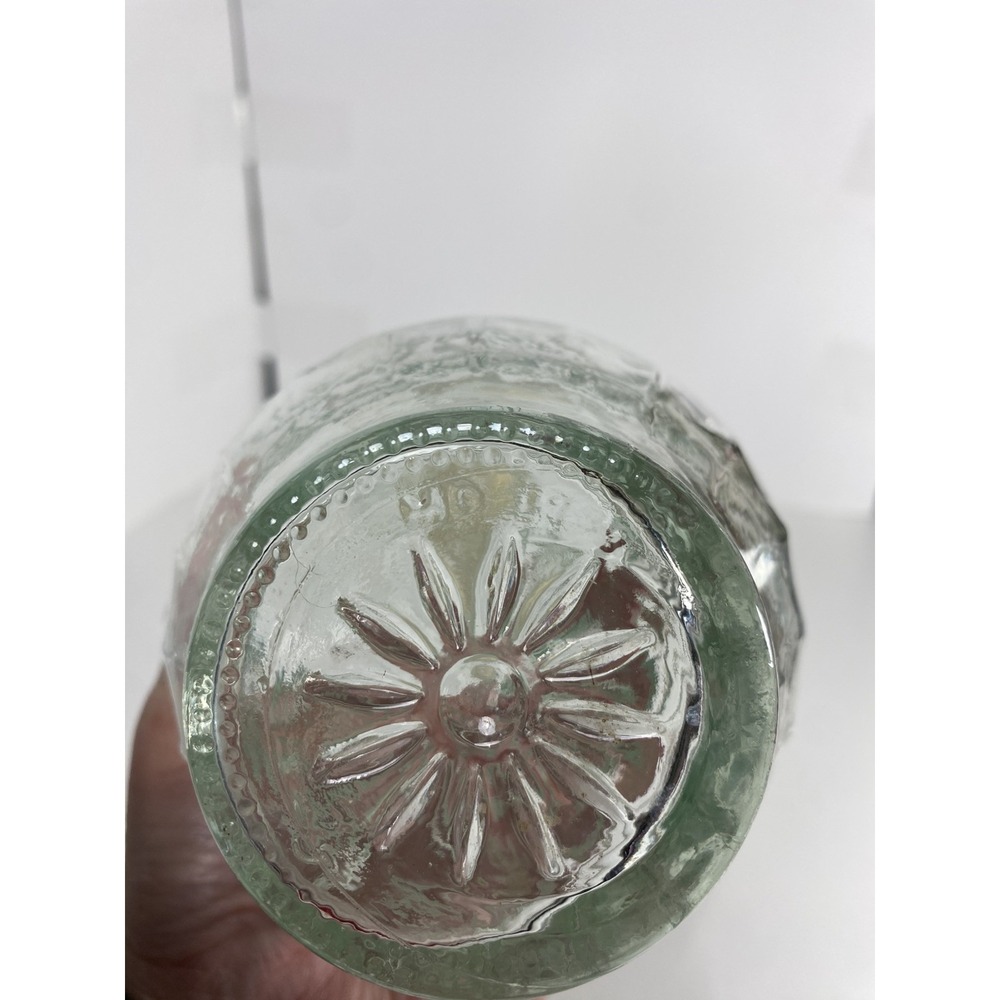 Vintage 1979 Mogen David Concord Wine Decanter Starburst Pattern Glass Stopper - Picture 4 of 6